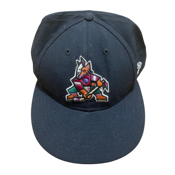New Era Vintage Arizona Coyotes NHL Black Fitted Hat Low Profile Cap Size 7 5/8 - Picture 1 of 7